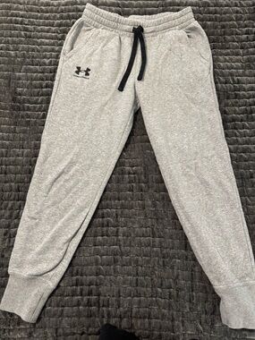 Under Armour Women’s Light Gray Jogger Sweatpants